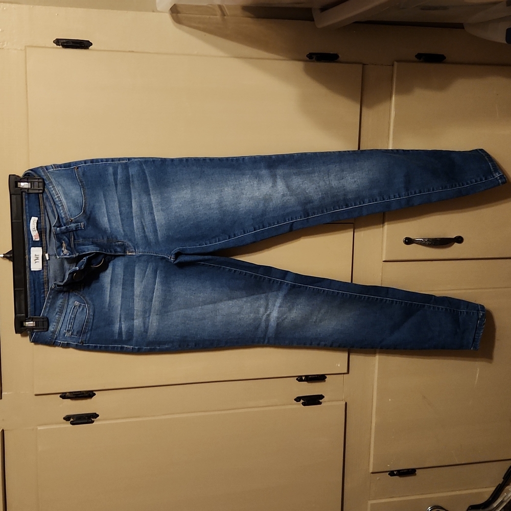 Ymi size 9 mid rise skinny jeans